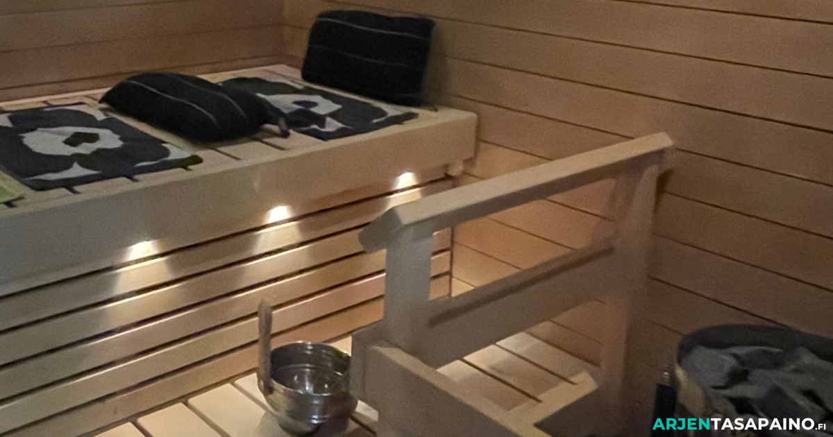 Sauna: kiuas, kiulu ja lauteet